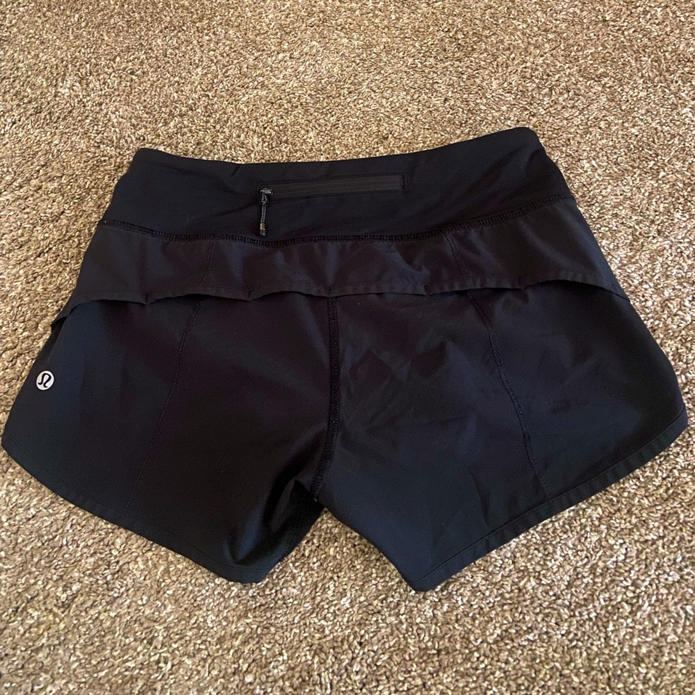 Color: black
Size: 2
Brand: Lululemon
Condition: Barely worn